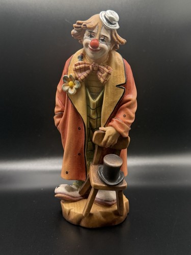 Geschnitzte holzfigur clown - holzfigur,