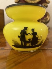 Kleine gelbe Loetz Tangoglas Vase um 1920 feinste Silhouette Schwarzlot Malerei