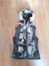 Braun-Schwarze Object