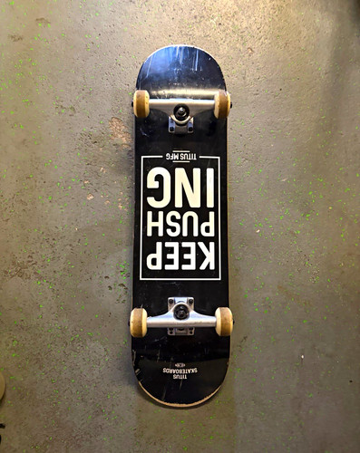 Titus keep pushing - pushing, skateboard