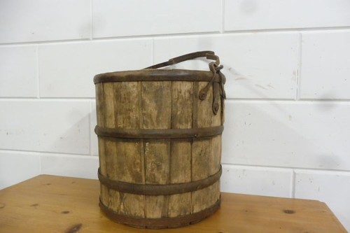 Alte wassereimer holz - wassereimer,