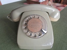 Altes Telefon mit Drehscheibe