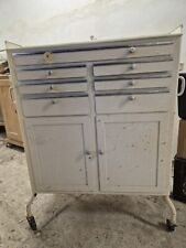 Instrumentenschrank / 20er Jahre /Industriedesign/Metallschrank/Apothekerschrank