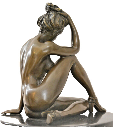 Bronzefigur frau sitzend - bronzefigur,