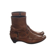 Red Shield, Schnabelschuhe