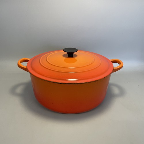 Creuset round dutch oven - le,