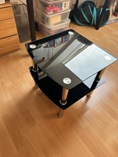 Moderner Glas-Beistelltisch /