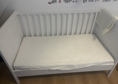 Weißes holz kindergitterbett - weißes, holz-kindergitterbett