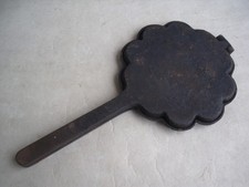 Altes Gusseisernes Herz-Waffeleisen 4,25 Kg. 20-40er Jahre ??