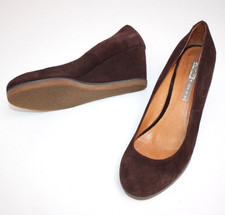 BUFFALO LONDON PUMPS