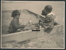 Foto 1933 Knabe spielt mit