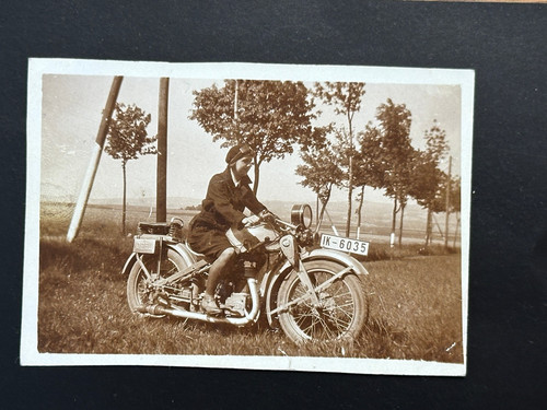 Frau auf opel motoclub - opel,