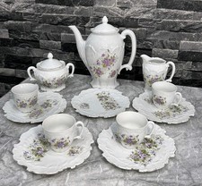 Vintage Weiß & Lila Blumen