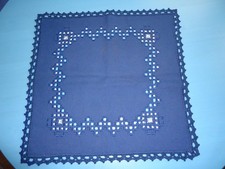 Weihnachten: kleine Mitteldecke Hardanger dunkelblau mit Silberstickerei 40x40cm