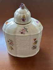 Meissner Porzellan - museale Teedose,  Dekor  "Gotzkowsky's erhabene Blumen"