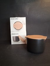 Eva Solo Nordic Kitchen Salzdose Schwarz mit Deckel Eichenholz