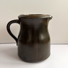 Schwerer Keramik-Krug braun