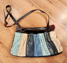 👜 Vintage: UMHÄNGETASCHE aus blauem Multicolor-Leder für Damen - Italien 1980er