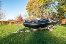 Schlauchboot zum Angeln, PKW-Bootstrailer und Aluminium-Slipwagen