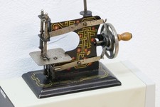 Alte Kindernähmaschine (Casige) Blech Reisenähmaschine 50er Jahre