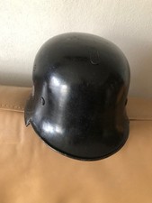 Alter Stahlhelm - mit