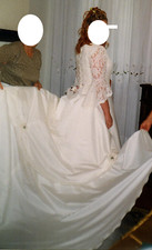 Brautkleid, Spitzenmieder mit ausgestellten Ärmeln, Schlepper und Schleier, gebraucht