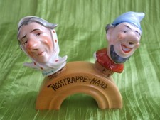 ZWEI SCHNAPSNASEN PORZELLAN