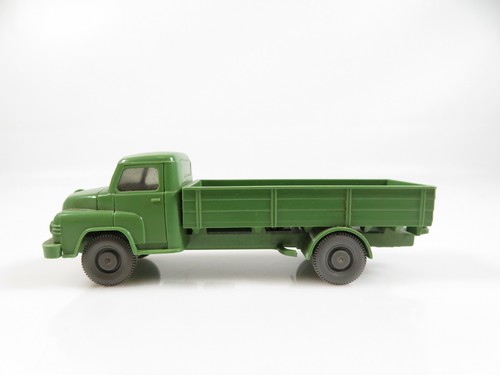 Wiking 410 man 415 - 1:87, 410/3a