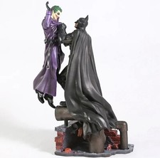BATMAN vs THE JOKER Statue