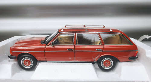 Norev mercedes 230t w123 - 1:18,