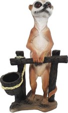 Dekofigur Erdmännchen am Zaun