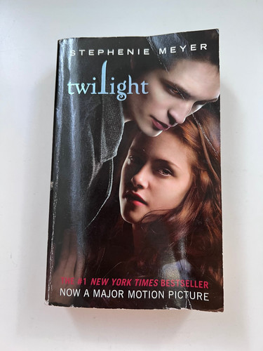 Twilight stephenie meyer - twilight, –