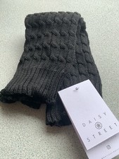 NWT Daisy Street black cable