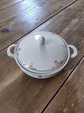 Suppenterrine mit Deckel