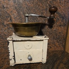 Antike Kaffeemühle um  1920