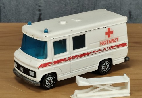 Siku v292 mercedes l406d - 🚑,