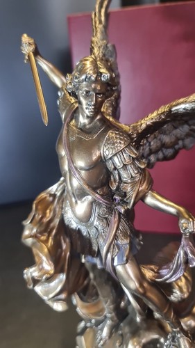 Erzengel sankt michael - erzengel, kämpft