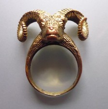 schöner Ring Widder Kopf -