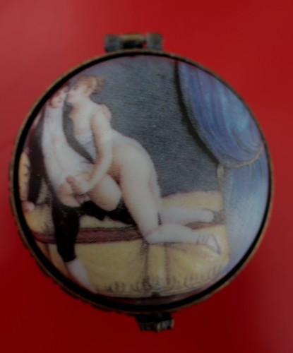 Pillendose mit erotischen - pillendose,