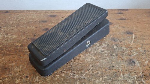 Dunlop cry baby wah pedal - cry,