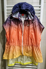 Nike Poncho Regencape Gr. XS/S Relaxed, Cape Regenbogenfarbig