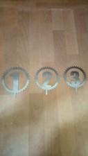 3 Metallzahlen im Zahnrad 1,2,3