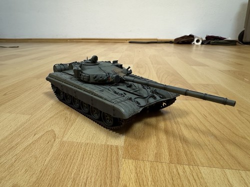 Soviet 1980er t 72a - 1:35,