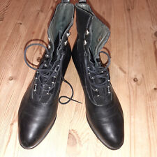 Stiefeletten Damen Gr.5( Paßt 37) Zustand ist gut.Holzschuhspanner Geschänkt.