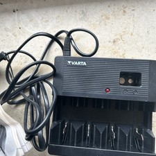 X Varta Multi Charger Universal Ladegerät für Akkus AA + AAA Batterien 1022