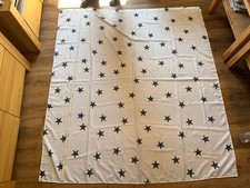 Duschvorhang Weiß mit Sternen. 200cm Mal 175cm. Super Zustand!