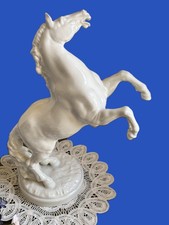 imposantes Porzellanpferd