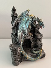 Fantasy Deko Sammlerstück - Drachenfigur auf Burg