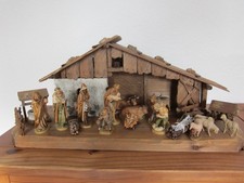 wunderschöne Krippe mit Krippenfiguren Holzschnitzerei Tannheimer Weihnachtskrip