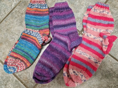 Handgestrickte socken - handgestrickte,